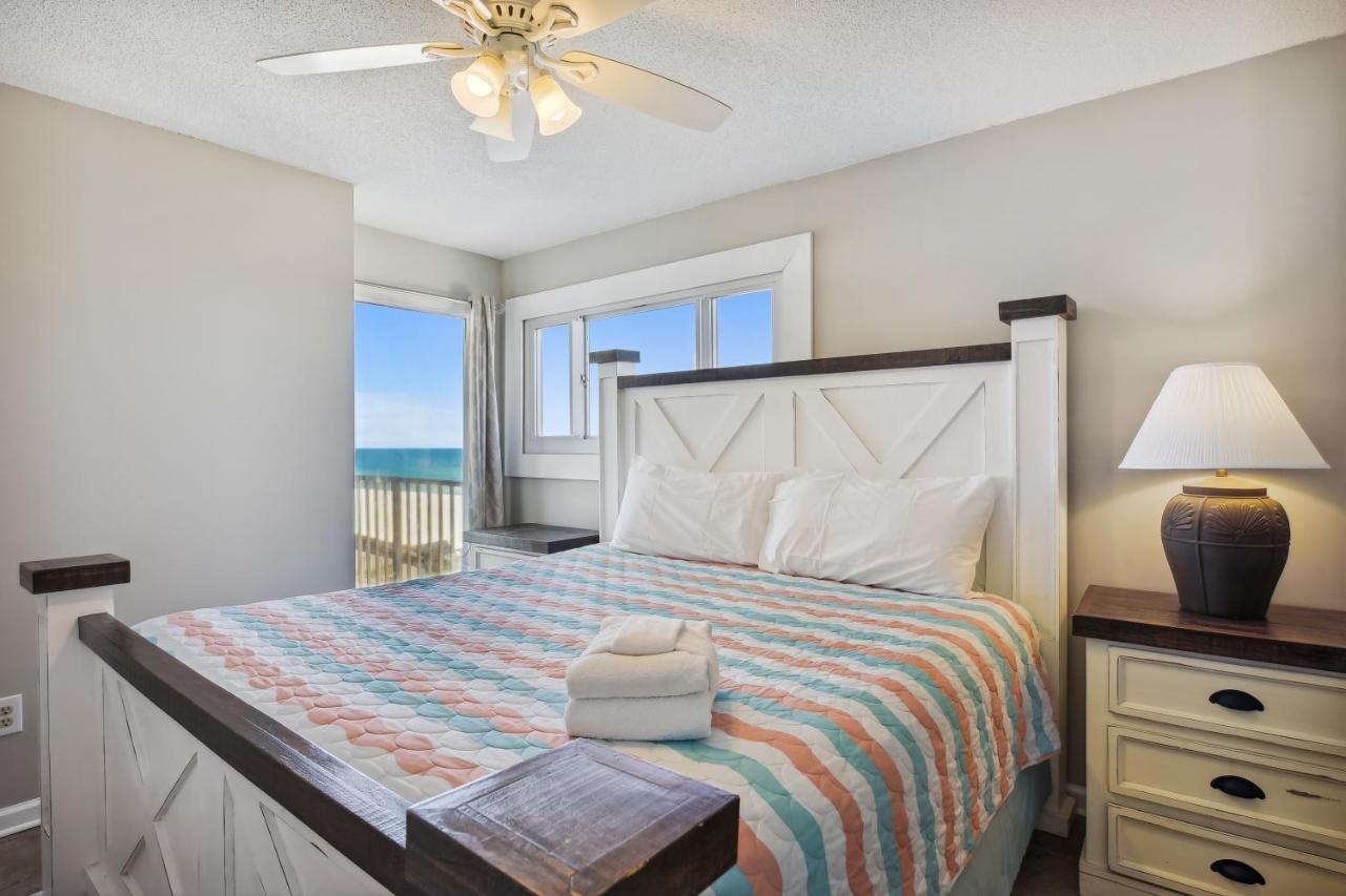 The Summit #501 By Book That Holiday home